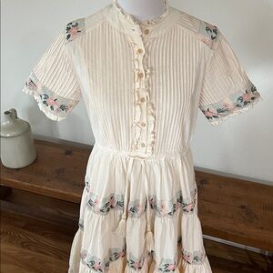 Ivy City Co Holland Midi Dress with Floral Accents cream, size M
